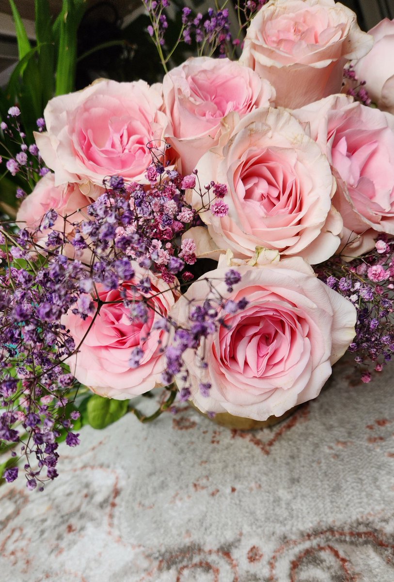 JadeAndwele's tweet photo. It's been months, but I am returning to my weekly practice of sharing my desk flowers π₯°
Here's this week's #deskflowers π #Jsdeskflowers https://t.co/mufFMCAkds