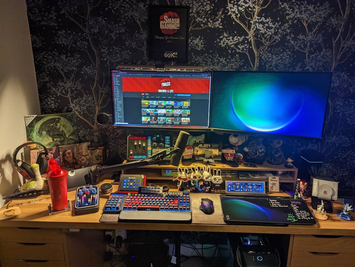 FrazzzYT's tweet photo. Got my desk all fully sorted there (apart from some minor things but yeah!) chuffed with all this! #Youtube #Editing #Videos #ContentCreatior https://t.co/qaboTNUOQX