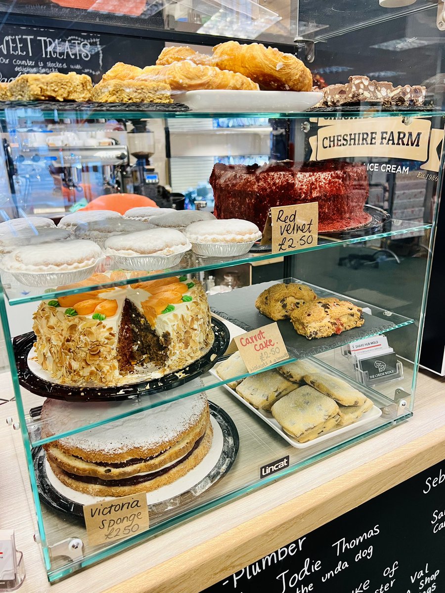 AdamDandy's tweet photo. By close of play today, I am absolutely delighted to be able to tell you that since opening on the 24th of Sept, 31 days ago, our amazing volunteers &amp; staff have raised exactly £22,377.71 (£721.86 per day) at Chester’s New #ShareShop 🎈for people who are homeless &amp; or refugees🎉 https://t.co/QsMwaO05cy