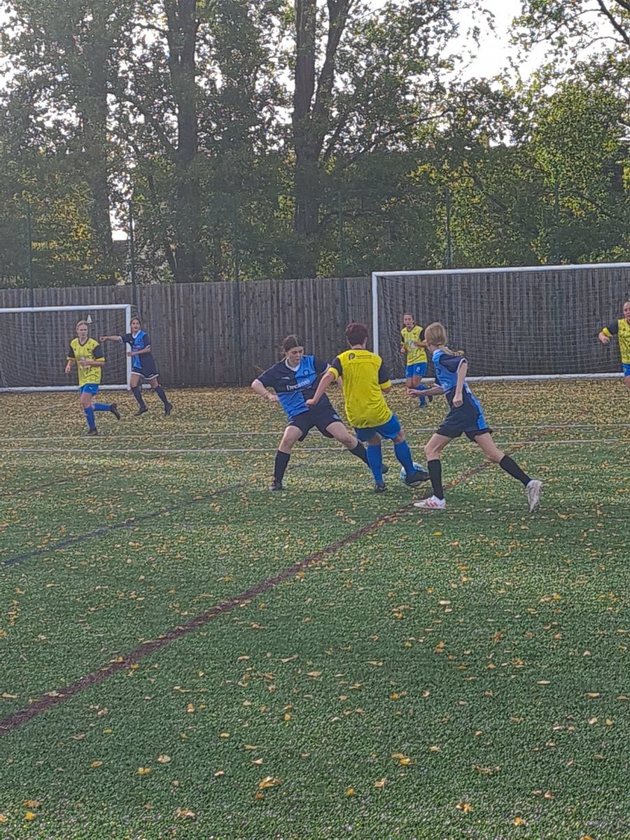 OUFCcommunity's tweet photo. October Half Term
Dev Centre Girls fixtures ✅️

Good start to half term as we had an enjoyable day in the sun with great football on display with all our Girls U10's, U12's, U14's &amp; U16's in action. We thank @WW_SET for bringing their squads over to @TheOxfordAcad https://t.co/UHicN74aOV