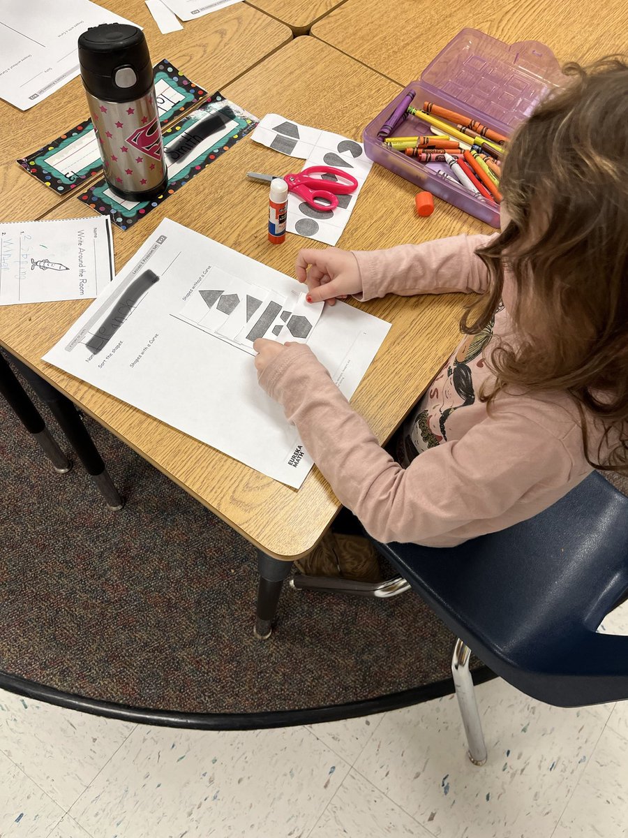 AJ_Wright75's tweet photo. Lots of great math reasoning and discussion in Kindergarten classrooms ⁦@LPSFranklinElem⁩ this afternoon. Students growing in number sense and learning characteristics of geometric shapes.  ⁦@LIBERTYSCHOOLS⁩ https://t.co/LutLxOq4Oe