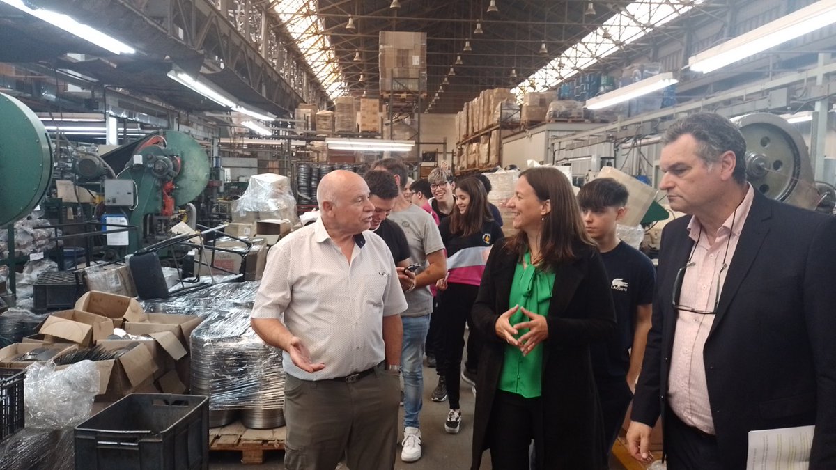 munimoron's tweet photo. Estudiantes de Escuelas Técnicas visitaron Plantas del Parque Industrial La Cantábrica 🏭
👉🏼 Las visitas guiadas fueron una de las actividades de la Expo #UIOtec, que se realizó el 19 y 20 de octubre. Estudiantes y Docentes pudieron recorrer las Industrias. https://t.co/iZu3zZMhiY