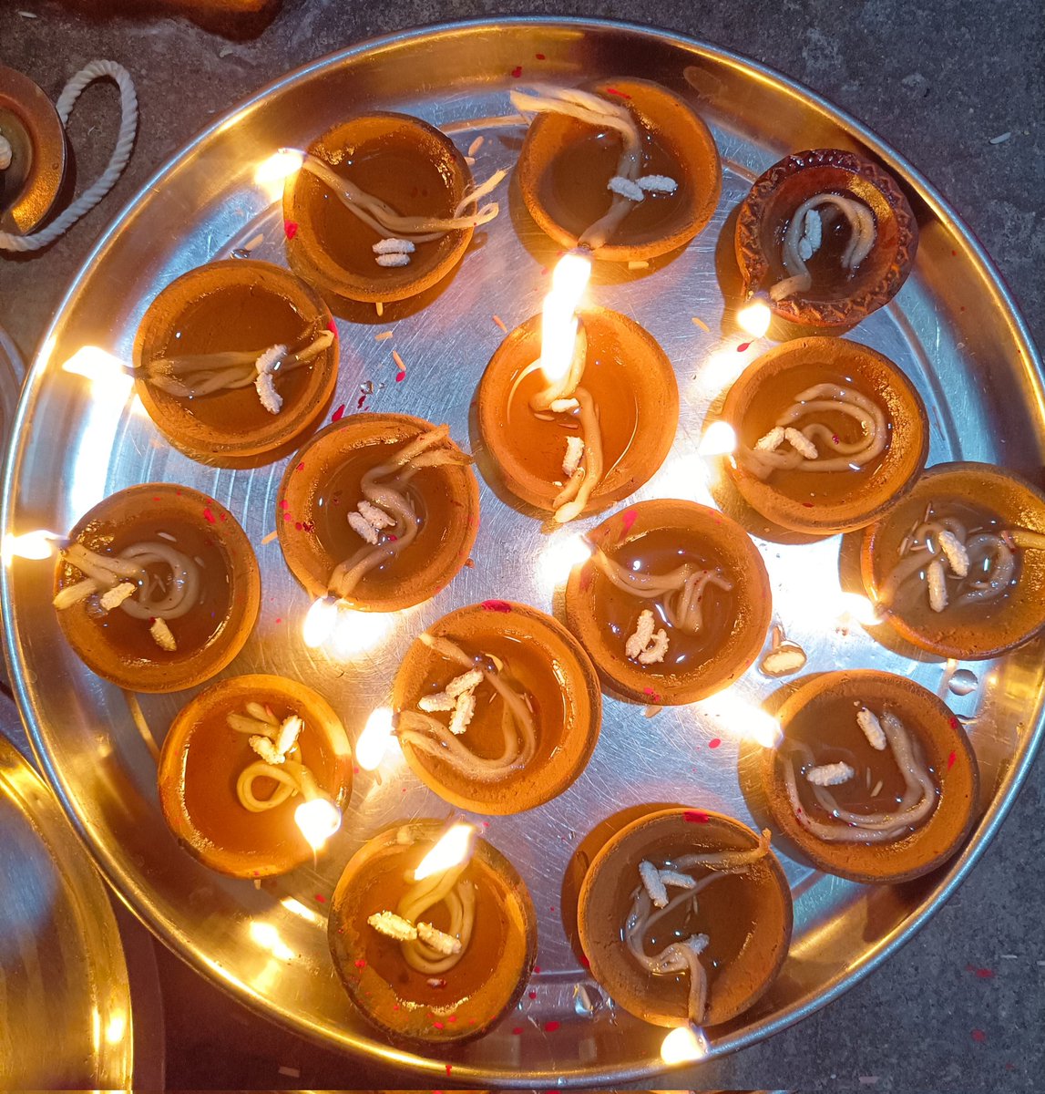 अंधकार पर प्रकाश की विजय के प्रतीक दीपावली के त्यौहार की आप सभी को हार्दिक शुभकामनाएँ। 
🙏🏼
#शुभ_दीपावली 
#पुरानी_पेंशन_बहाल_करो 
<a href="/sumits7633/">Sumit A.Sharma सुमित शर्मा</a> <a href="/jthakur71/">Jthakur71@gmail.com</a> <a href="/ChouhanShivraj/">Shivraj Singh Chouhan</a> <a href="/OfficeOfKNath/">Kamal Nath</a>