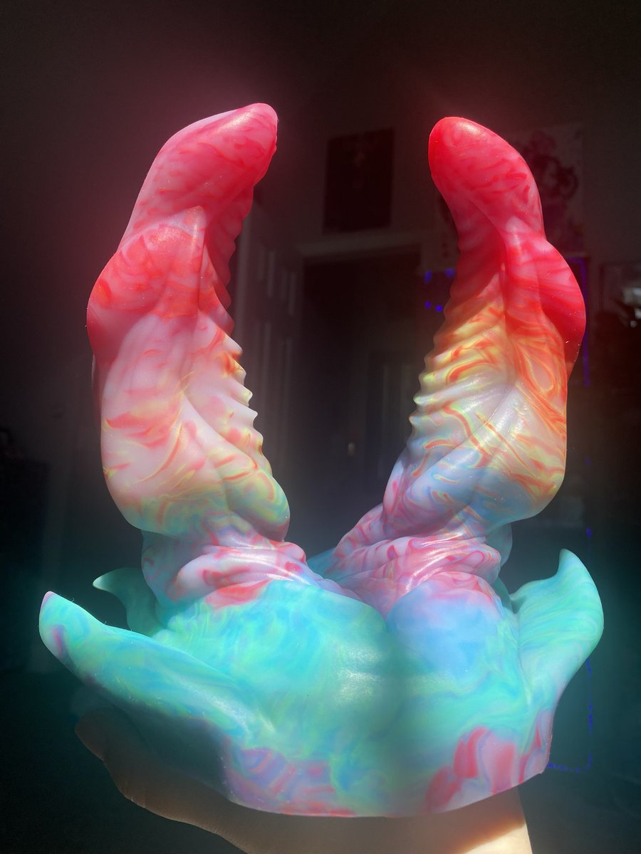 ThatRoseBitch's tweet photo. UPDATE: I’m going to be doing an autobuy opportunity for my auroras.  It’ll be slightly cheaper than auction autobuy prices.  I’ll hopefully be putting those pics/prices up tonight so keep an eye out!

Will be including Aurora Bruce and GITD Aurora Clayton!!! https://t.co/PISdNWullK