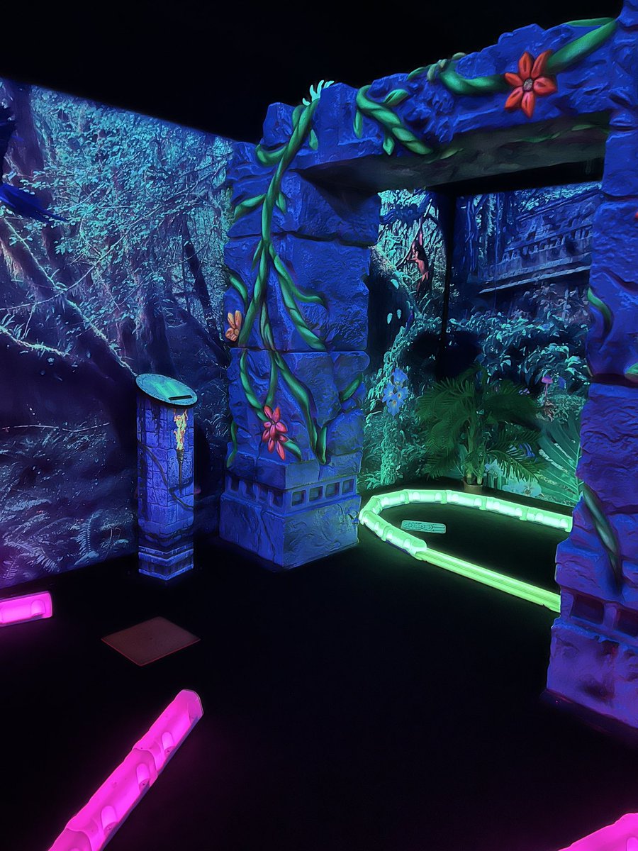 SirenBlue2's tweet photo. Playing mini golf.  This place has that Big Olmec energy and is playing 9-to-5 by Dolly.  I love all of it. https://t.co/TqnVY7lpoh