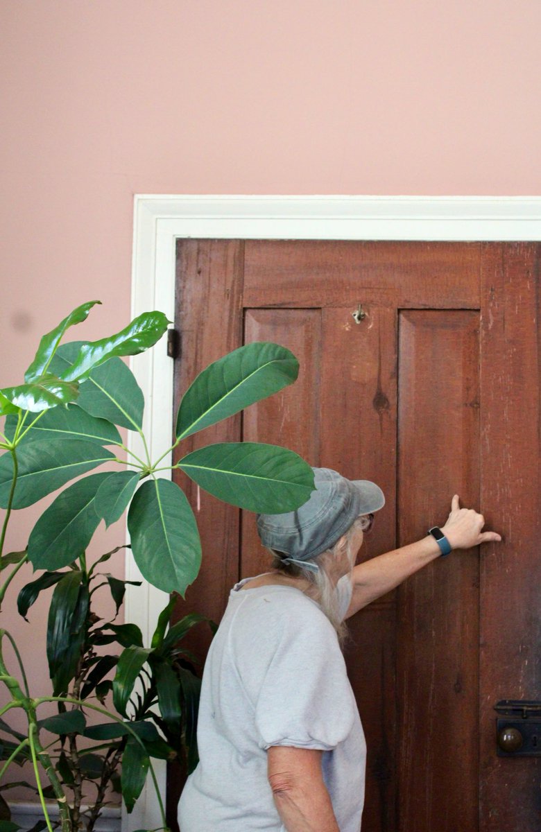 Sarah_Donehoo's tweet photo. On October 4, I toured the house of retired Professor Emerita Kathleen Demarrais, @demarrais205. Original elements of this 1830’s home include the doors and flooring, which were sourced from oak trees on the property. https://t.co/f3hEwMVpON