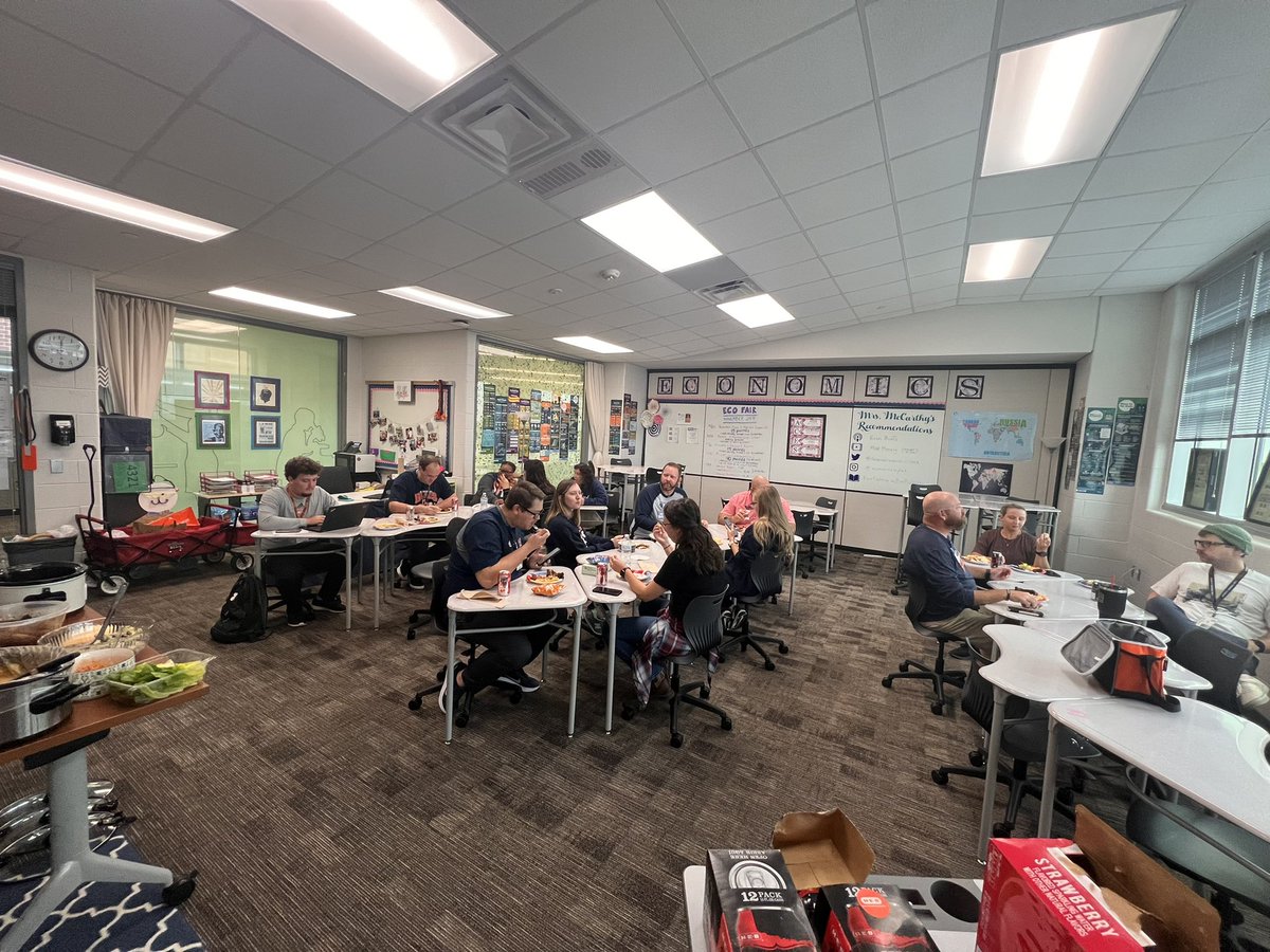 BHSocialStudies's tweet photo. Social Studies PotLuck during the Teacher Work Day #bridgelandbest https://t.co/GPAlfym15W
