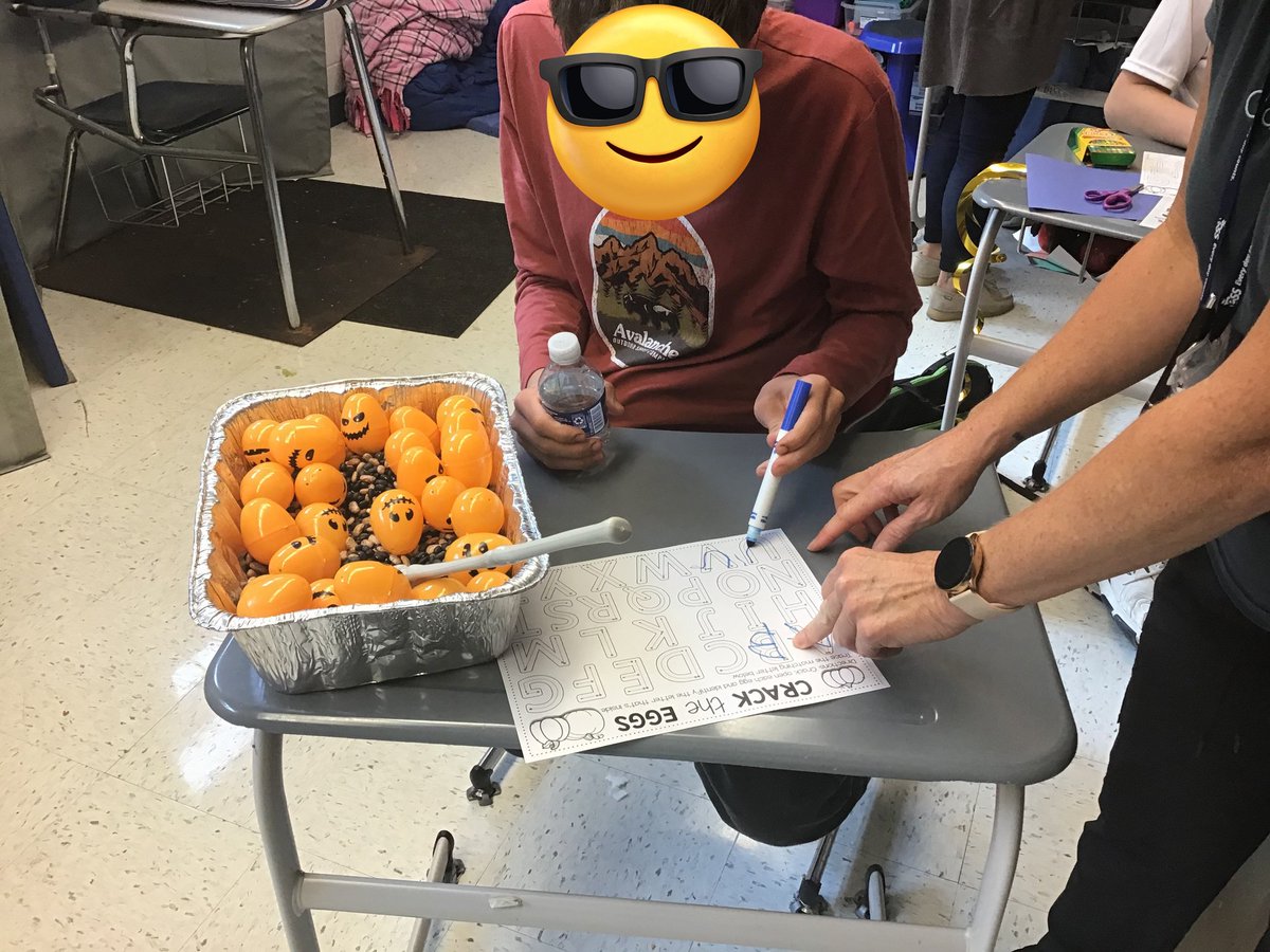 JLawSLP's tweet photo. LOOK at the letters we found digging for pumpkins! Phonological awareness with sensory fun 🎃
@NHREC__CFA #corevocabulary https://t.co/EonIbj7tn9