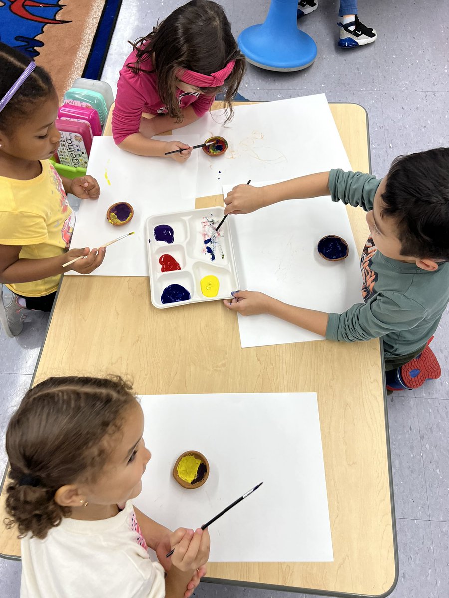 We loved learning about and celebrating Diwali! #teamwillow <a href="/WillowRoadVS13/">Willow Road School</a> <a href="/VS13UFSD/">ValleyStream13UFSD</a>