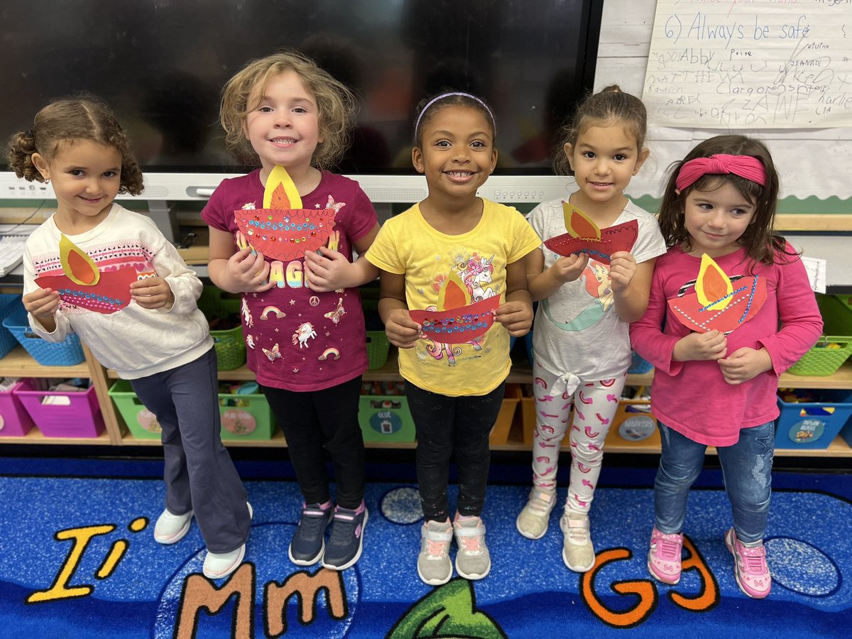 MsPulvidente's tweet photo. We loved learning about and celebrating Diwali! #teamwillow @WillowRoadVS13 @VS13UFSD https://t.co/pAH1cYV3VS