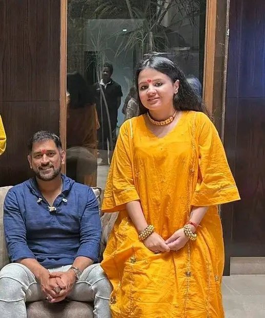 RajiniDhoniFC's tweet photo. The Diwali Special Snaps 🪔

#MSDhoni • #Jailer • #Rajinikanth https://t.co/dx3kV3lNeN