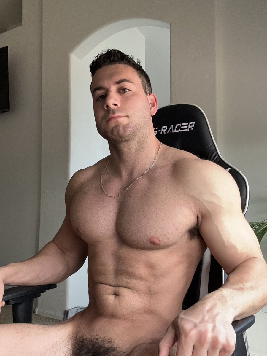 brookslock2's tweet photo. I can give you better cardio than the gym https://t.co/NBTP0V0GNc