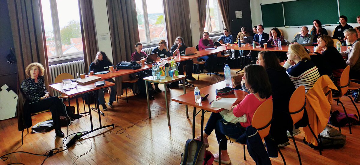 AHPoincare's tweet photo. Andrew Arana et Claire Crignon, professeur-e-s de philosophie à l'Université de Lorraine, parlent de leurs parcours intellectuels, devant les étudiantes et étudiants en Master #Madelhis et de philo à  
@Univ_Lorraine
#philmed #philsci #philosophie #philosophy #histphil #histmath https://t.co/FnCGIEl1ED