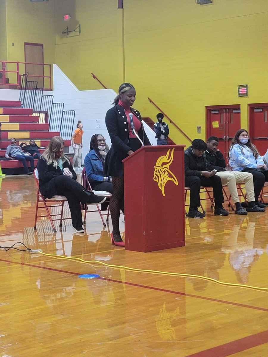HumboldtSchools's tweet photo. Jr. High Class Officers candidates offered their speeches to their classmates last week! Good luck to all! #hcsvikings #onthemove #aces #ClassOfficers @janiceEpperson3 https://t.co/clqMaaVtIx