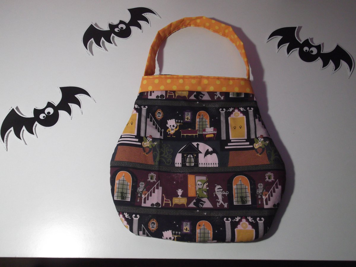 Dulcera Halloween.

#bolsosartesanales #bolsotela #hechoamano #handmade #costura #reciclar #coser #moda #complementos #creatividad #creacionescostura #regalosartesanales #artesanía #artesanal #dulcera #halloween