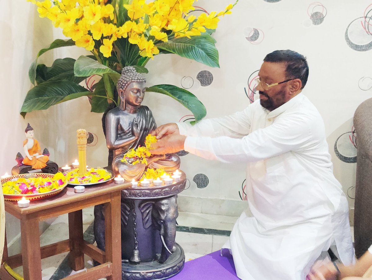 SwamiPMaurya's tweet photo. प्रकाश पर्व (दीपावली) के अवसर पर "तथागत बुद्ध" की परिवार के साथ वंदना, अर्चना करते हुए कहा कि "अप्प दीपो भव" यानी अपना प्रकाश स्वयं बनो। यह तभी संभव है जब आपकी अच्छी पढ़ाई-लिखाई, सोचने-समझने व अच्छे-बुरे में अन्तर करने की क्षमता होगी। https://t.co/G8pYIi5aMW