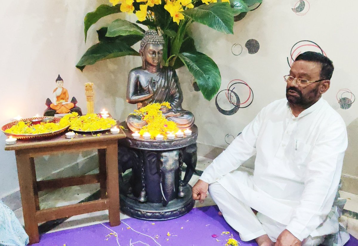 SwamiPMaurya's tweet photo. प्रकाश पर्व (दीपावली) के अवसर पर "तथागत बुद्ध" की परिवार के साथ वंदना, अर्चना करते हुए कहा कि "अप्प दीपो भव" यानी अपना प्रकाश स्वयं बनो। यह तभी संभव है जब आपकी अच्छी पढ़ाई-लिखाई, सोचने-समझने व अच्छे-बुरे में अन्तर करने की क्षमता होगी। https://t.co/G8pYIi5aMW