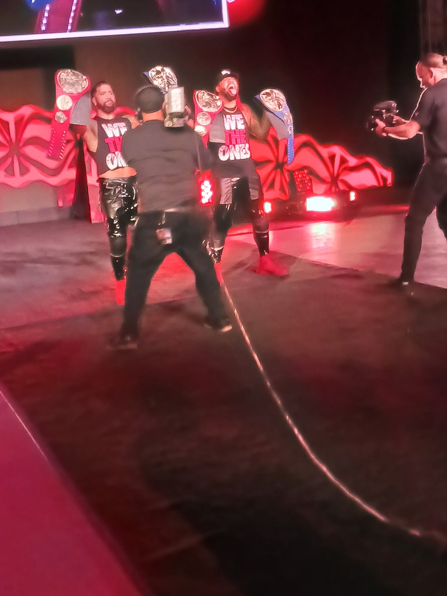 squeakers1012's tweet photo. #WWEPikeville @WWEUsos https://t.co/LPma1elIQR