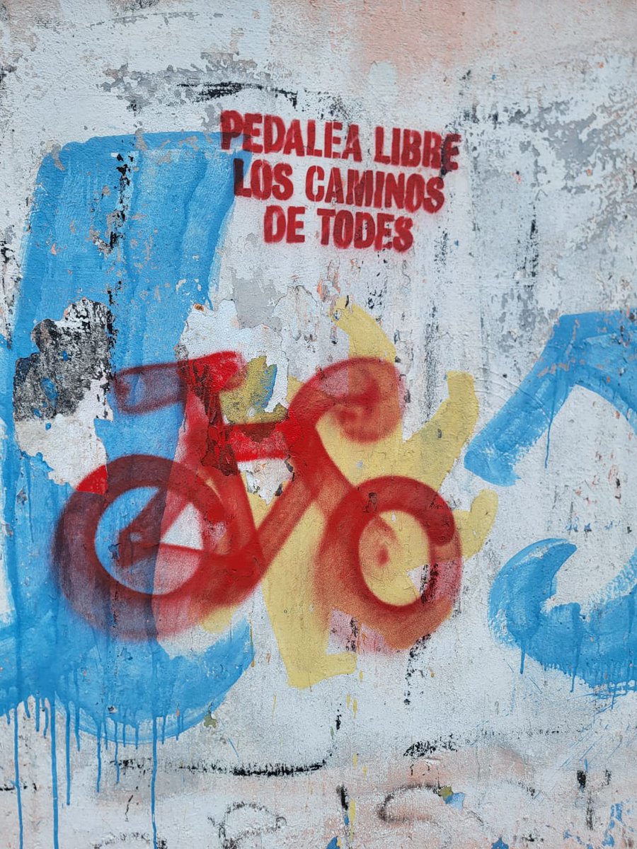 argenbici's tweet photo. La prosesión de amigues de @epa_caminos_de_todes cruzó el primero de los puentes del complejo Zárate - Brazo Largo, rumbo al Foro Argentino de la Bicicleta en #Gualeguaychú https://t.co/smckyACeRx