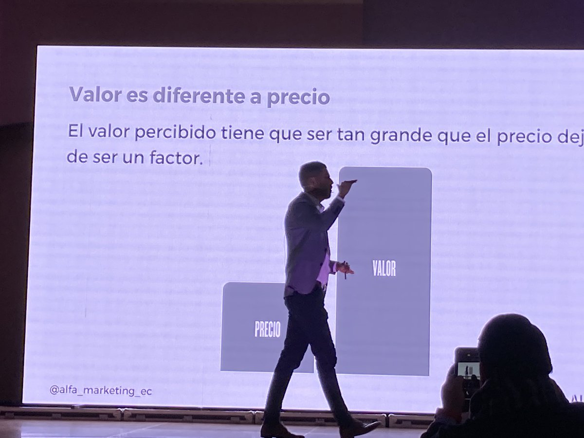 VINI2585's tweet photo. “Los 3 pilares para crecer y vender en Instagram” by Andy Alarcón de @alfa_marketing_ec en el Social Media Day 2022 en Quito #SMDayEc #SMDEc https://t.co/SXMvQByZoS