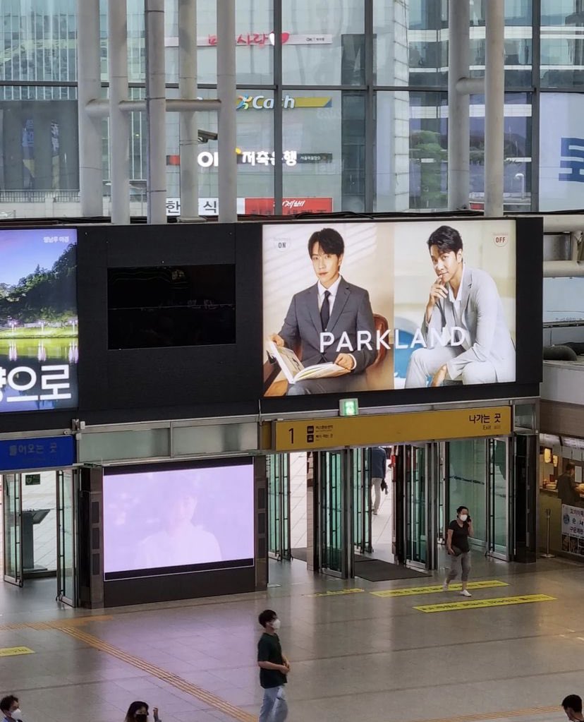#LeeSeungGi @ the Seoul Station #Parkland Ad
