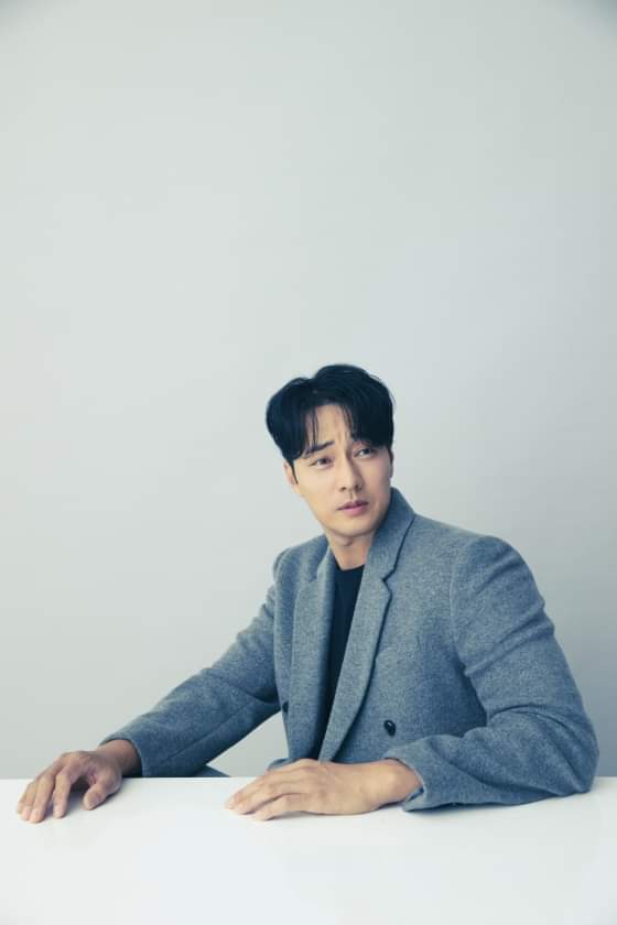 Hind255's tweet photo. [Update] 20102022 So Ji Sub  in the press promoting his movie "Confession " ( thanks to credit)
#소지섭 #SOJISUB
#영화 #자백 #제작보고회
#유민호 #10월26일 #개봉
#51K #51K스타그램 https://t.co/zZbmZ3yznK