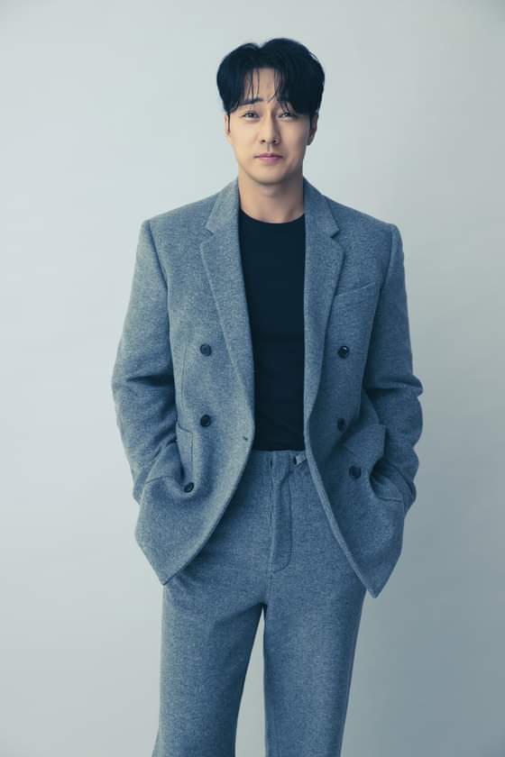 Hind255's tweet photo. [Update] 20102022 So Ji Sub  in the press promoting his movie "Confession " ( thanks to credit)
#소지섭 #SOJISUB
#영화 #자백 #제작보고회
#유민호 #10월26일 #개봉
#51K #51K스타그램 https://t.co/zZbmZ3yznK