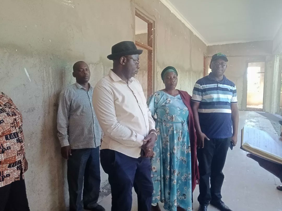 CHalmashauri's tweet photo. Kamati ya Fedha, Uongozi na Mipango ya Halmashauri leo imetembelea miradi mbalimbali inayotekelezwa na Halmashauri, Kamati hiyo imemwagiza Mkurugenzi Mtendaji wa Halmashauri kuhakikisha anakamilisha miradi yote ambayo haijakamilika ikiwemo mradi wa kituo cha Afya cha Katete https://t.co/UFrh0JelqP