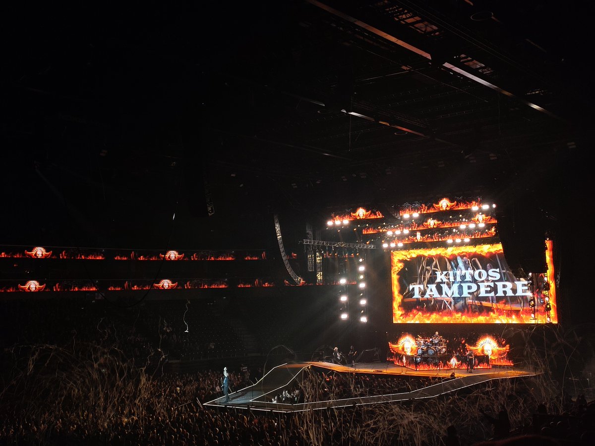 mmiisa_'s tweet photo. Thank you so much @Volbeat 💖

#volbeat #nokiaarena #tampere #servantofheroad #livemusic https://t.co/Tg24HBuX21