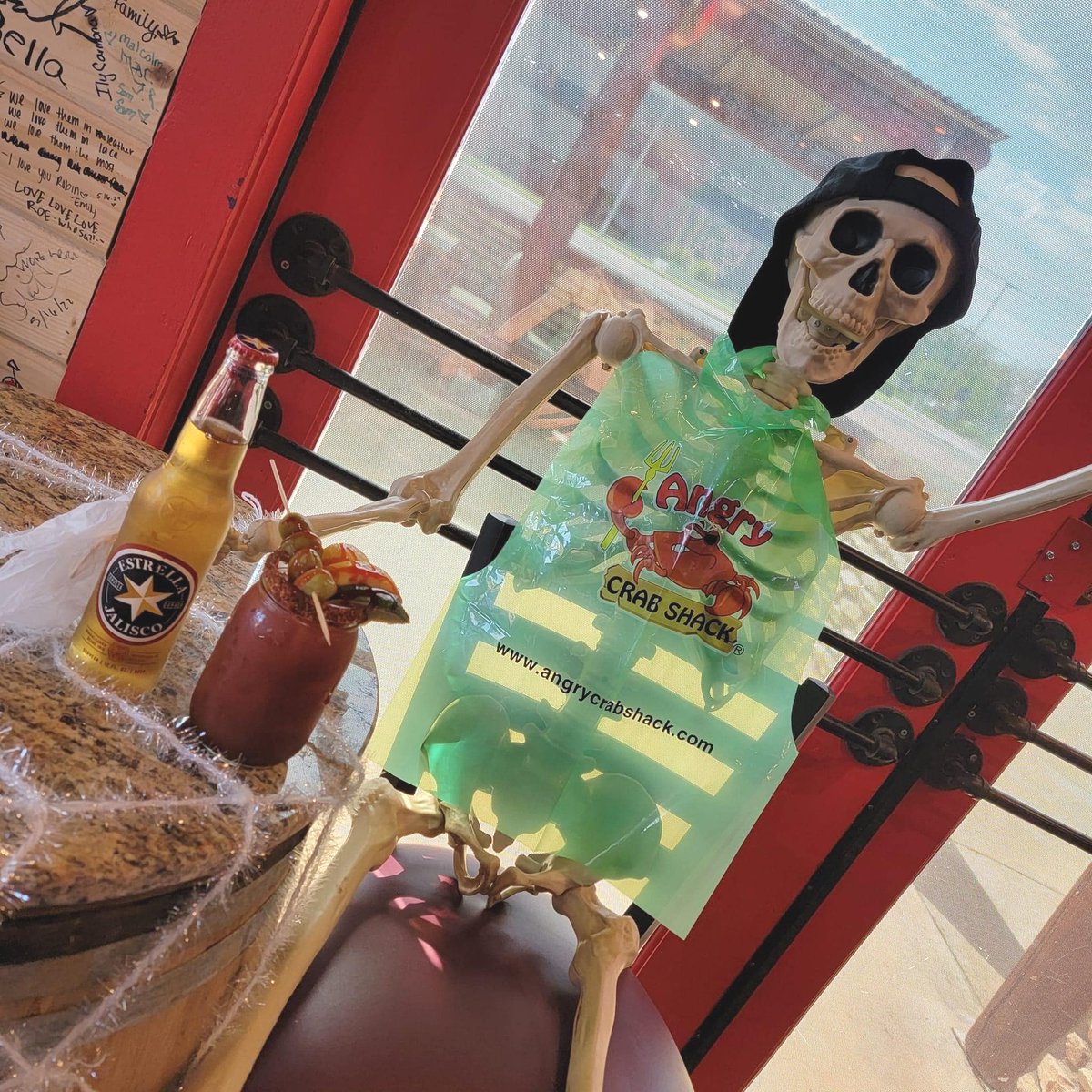 angrycrabshack's tweet photo. A Skeleton walks into an Angry Crab Shack and orders a beer and a mop  💀🍺

Photo Cred @AngryCrabShackEastTucson

#HappyHalloween

#halloween #horror #spooky #  #Crabbing #AzFoodie #Seafoodboil #trickortreat #dadjokes #spookyjokes #skeletonjokes https://t.co/kieYyXmZVH