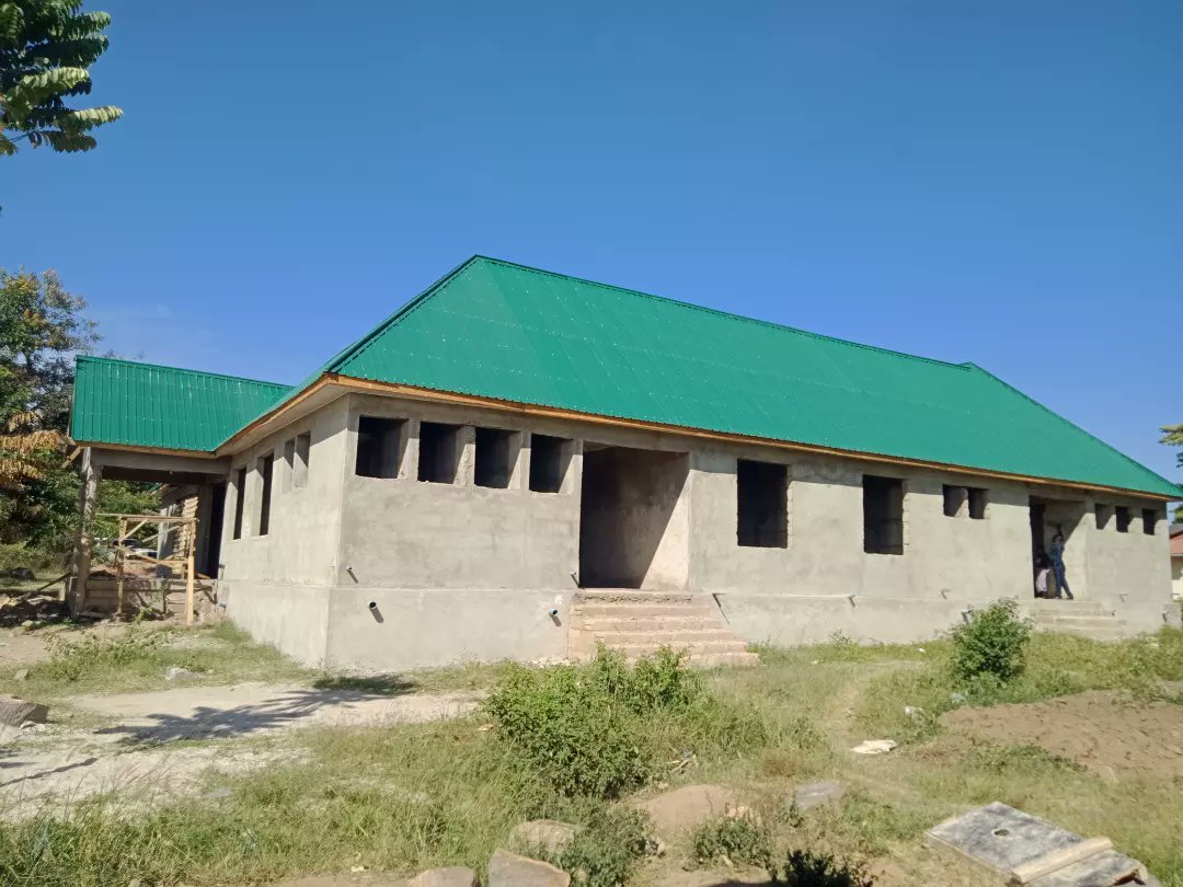 CHalmashauri's tweet photo. Kamati ya Fedha, Uongozi na Mipango ya Halmashauri leo imetembelea miradi mbalimbali inayotekelezwa na Halmashauri, Kamati hiyo imemwagiza Mkurugenzi Mtendaji wa Halmashauri kuhakikisha anakamilisha miradi yote ambayo haijakamilika ikiwemo mradi wa kituo cha Afya cha Katete https://t.co/UFrh0JelqP
