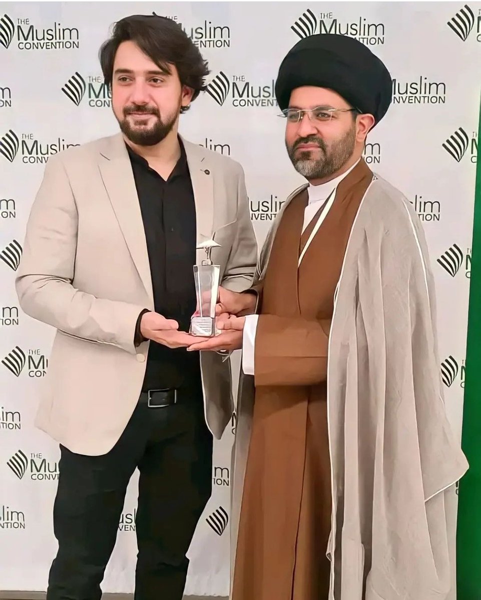 proudkingfaw4's tweet photo. THE MUSLIM CONVENTION BARMINGHAM UK 2K22 
SYED PRESENTED SITARA E AZA AWARD TO SYED FARHAN ALI WARIS ON THE BEHALF OF ALL THE COMMUNITIES OF BIRMINGHAM 
#FARHANALIWARIS #BARMINGHAM #FAW2022 #UK https://t.co/fpDQzqnSZO