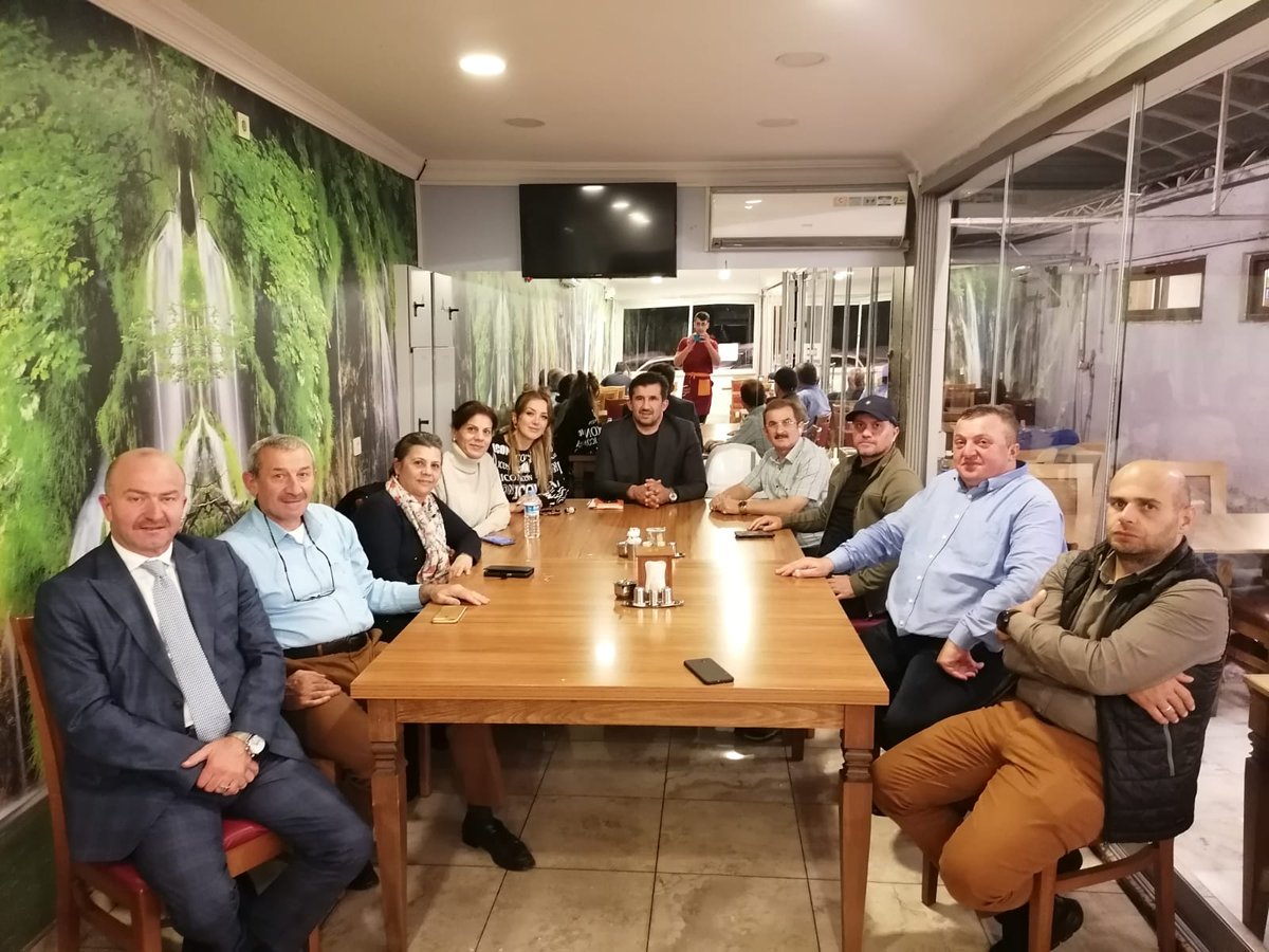 Üsküdar Rizeliler Derneği Festival Komitesi olarak Yöresel Lezzetler Festivali hazırlıkları kapsamında Tek Memo Dürümde toplantı gerçekleştirdik.26 Ekim 2022 tarihinde start verilecek organizasyona dernek olarak hazırız. Birlikte Daha Güçlüyüz..