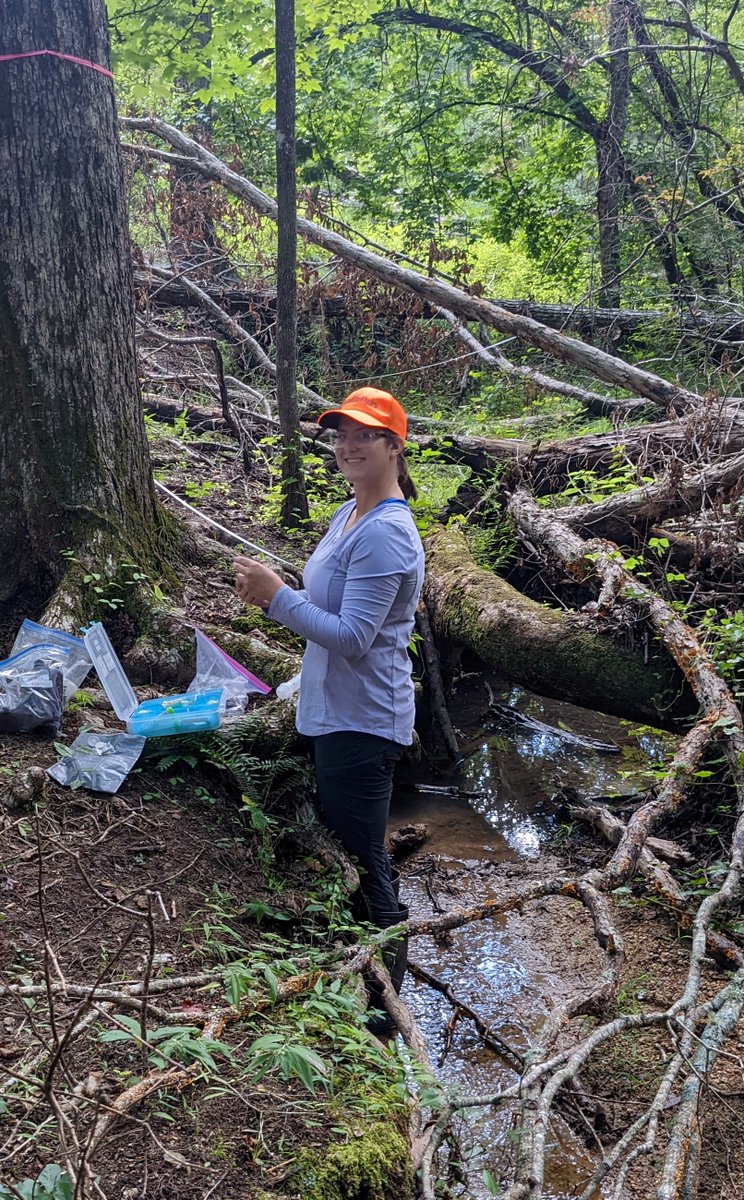 Woohooo!!! Big shoutout to <a href="/kacizarek/">Kaci</a> (and awesome coauthors/mentors <a href="/jessicafwilhelm/">Jessica Wilhelm</a>,  <a href="/burginam/">Dr. Amy Burgin</a>,  and others) for receiving the 

🎉🥳🎉BEST UNDERGRAD POSTER PRESENTATION 🎉🥳🎉

from <a href="/BenthosNews/">Freshwater Science</a> for her #JASM22 poster!!!