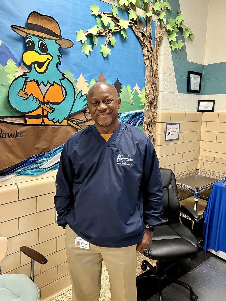SEELilHawks's tweet photo. We are beyond grateful for our School Security Officer, Mr.  Powell.  He works hard each day and puts our safety as his top priority! https://t.co/4zitJOzuW1