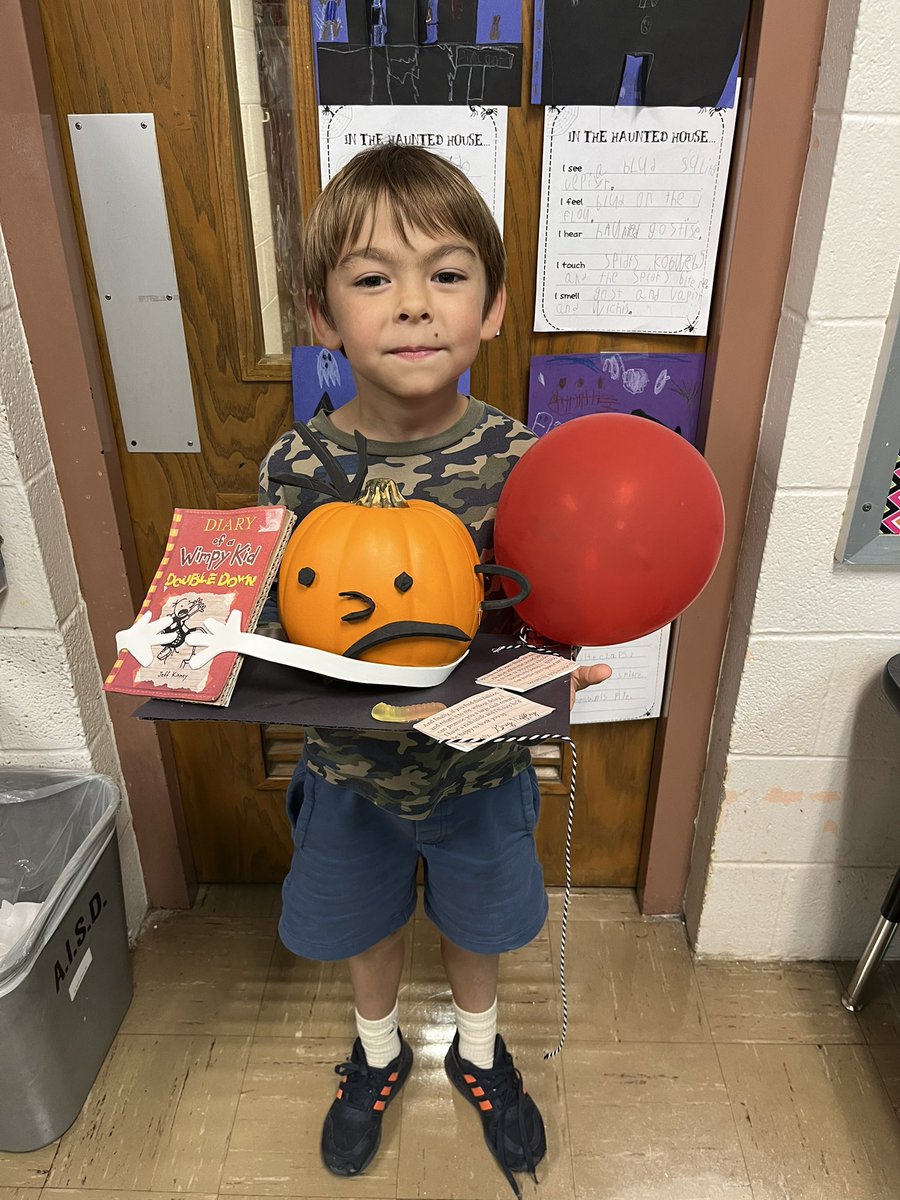 HelloMrsBenoit's tweet photo. Book character pumpkins-part 1 https://t.co/TqA1Vg4jYU