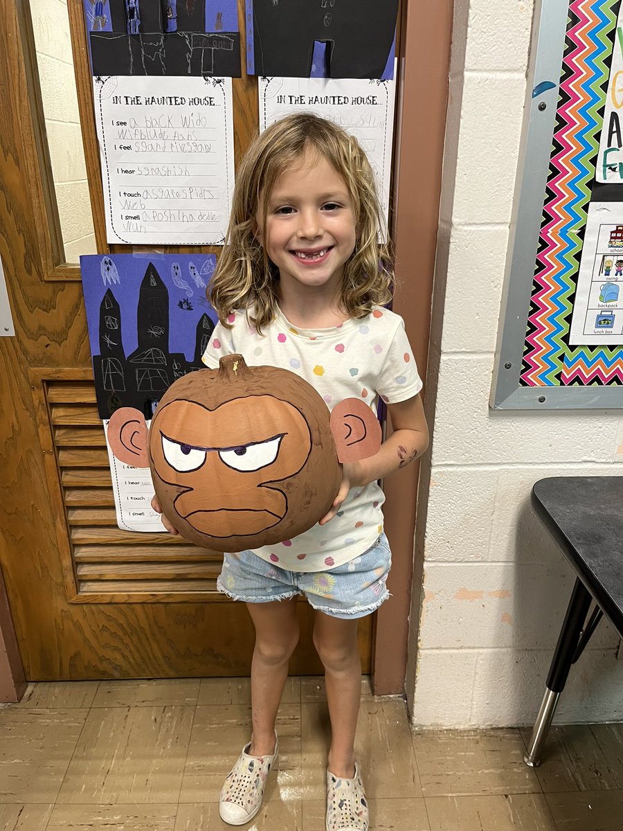 HelloMrsBenoit's tweet photo. Book character pumpkins-part 1 https://t.co/TqA1Vg4jYU