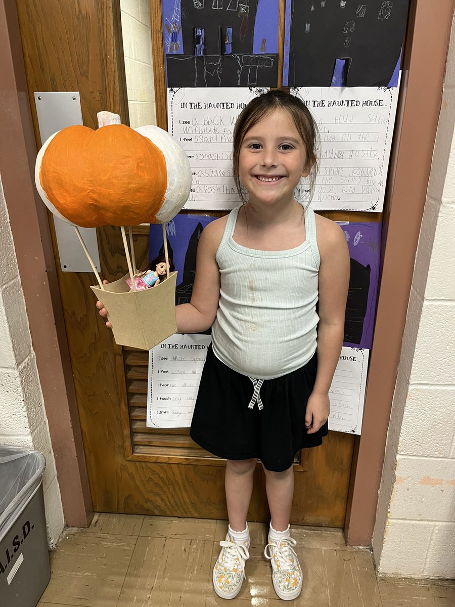 HelloMrsBenoit's tweet photo. Book character pumpkins-part 1 https://t.co/TqA1Vg4jYU