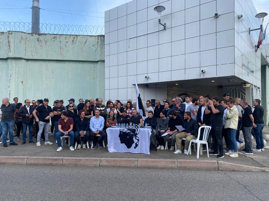 FTViaStella's tweet photo. Prisonniers "politiques" : mouvements et associations appellent une nouvelle fois à un "acte fort de la part de l'Etat"
https://t.co/SuZLaRLL9e https://t.co/6Yhqj1dT0d