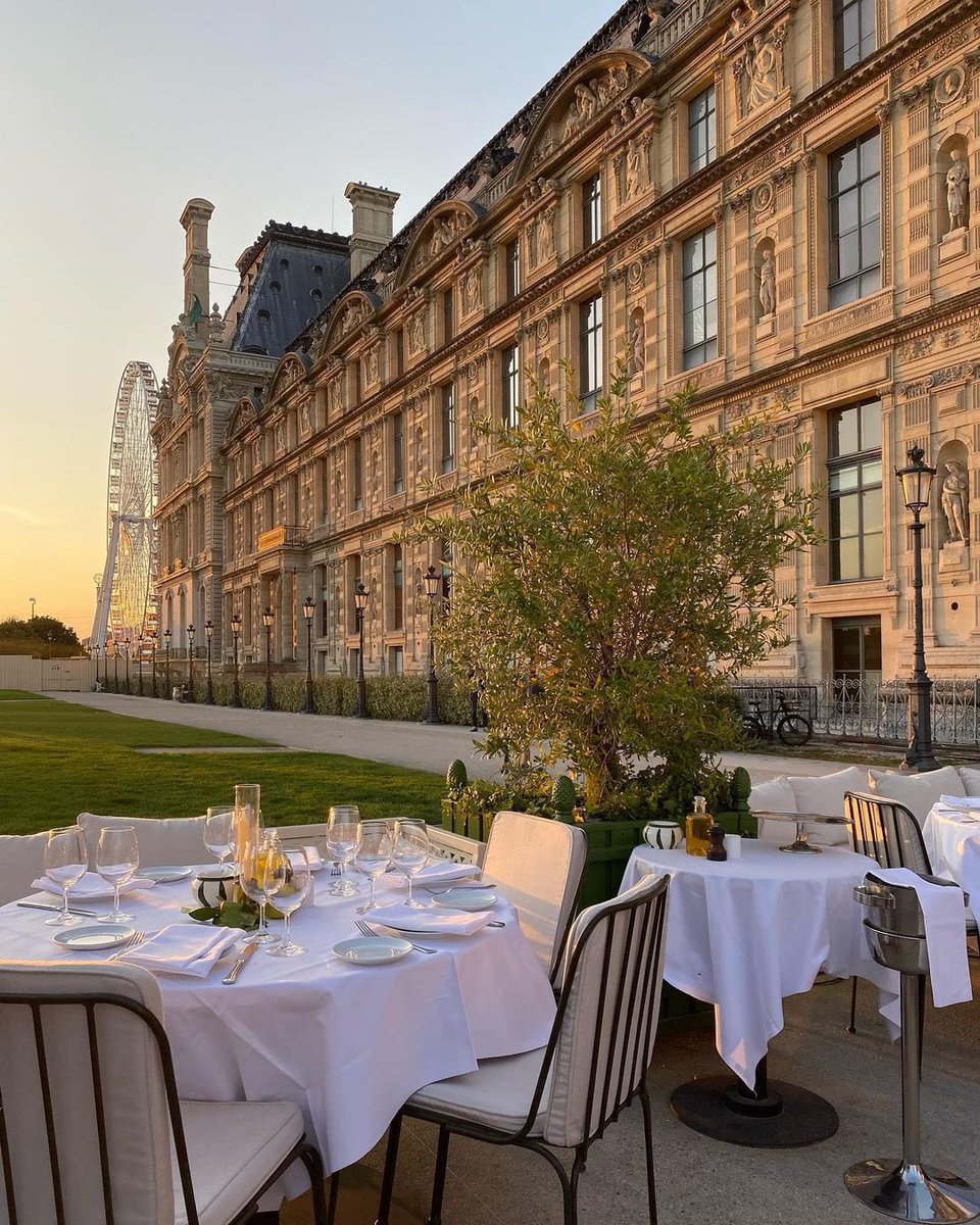 whosvirgomoodb's tweet photo. Perfect dinner location 🥂 https://t.co/i303imfNp9