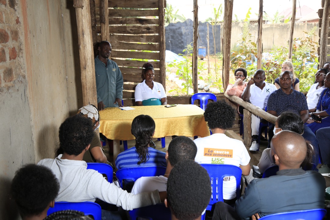 pelum_uganda's tweet photo. #YALTASummit2022  Day one 
Participants visiting Kulika Uganda Farms and Camelot Agroecology Farms in Wakiso today.
#AgroecologyWeek22 https://t.co/tZWk2voTnh