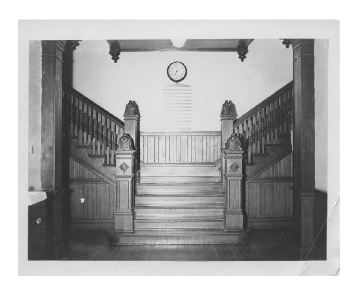 berrycollege's tweet photo. Are you familiar with Berry's ghost stories? Have you seen the Green Lady?

@OakHillMuseum is hosting another Haunted History tour this weekend, October 30th, at 4, 7, and 10pm. The cost is $12 for adults and $8 for students. Bring your flashlight and wear sneakers! https://t.co/kCpfBL8AyC