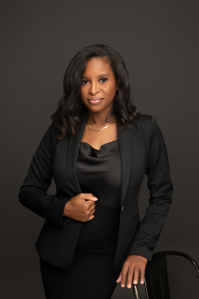 shotbysomi's tweet photo. Another one in the books! Book your own professional headshot session today!

#portraitphotography #studio #photographer #model #photoshoot #portraiture #headshots https://t.co/b2fKTkdxzH