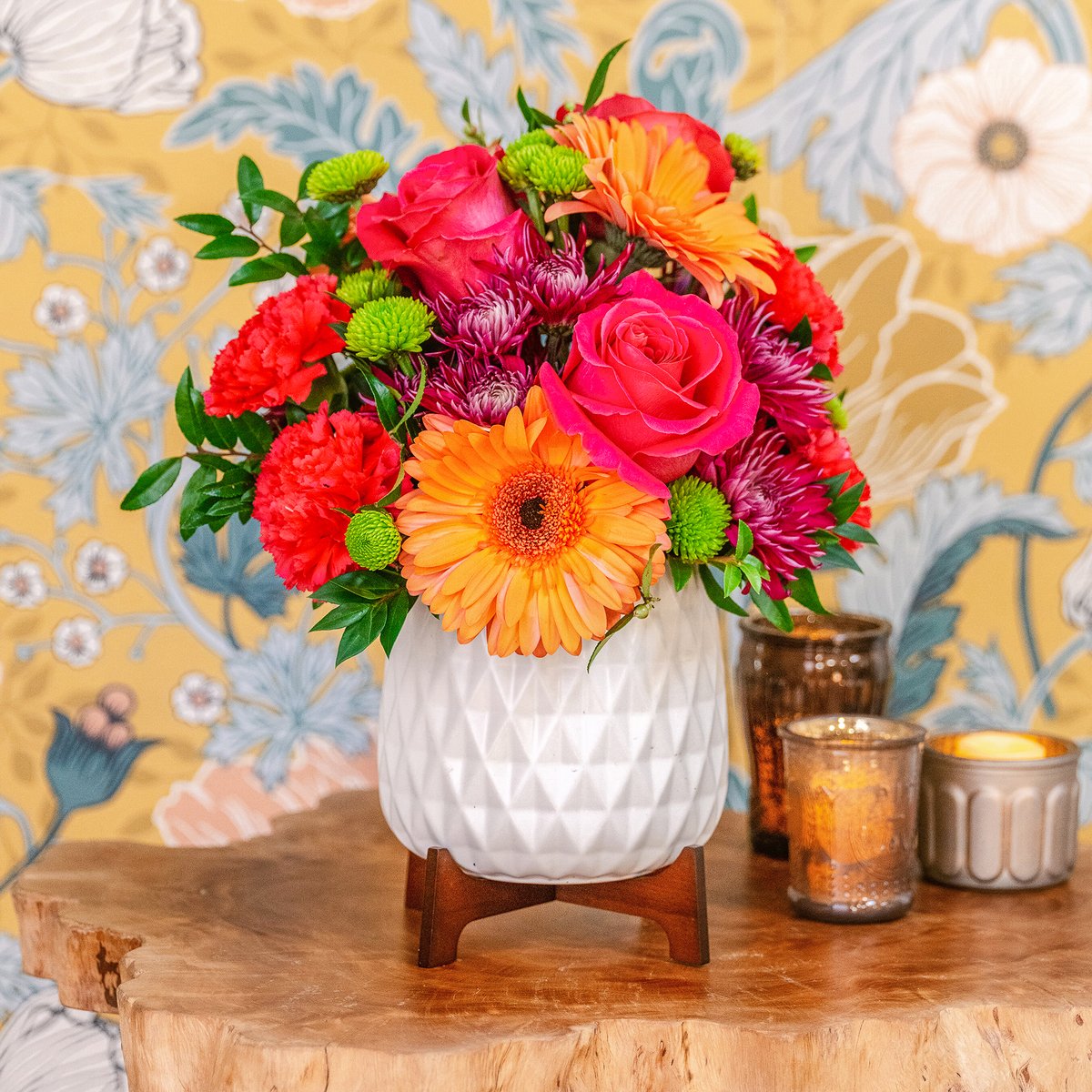 Welcome to the season of the Scorpio! Turn up the heat for these intense, passionate types with birthday bouquets reminiscent of fire: red roses, orange lilies, yellow daisies, and more! 

blog.teleflora.com/surprise-a-sco…