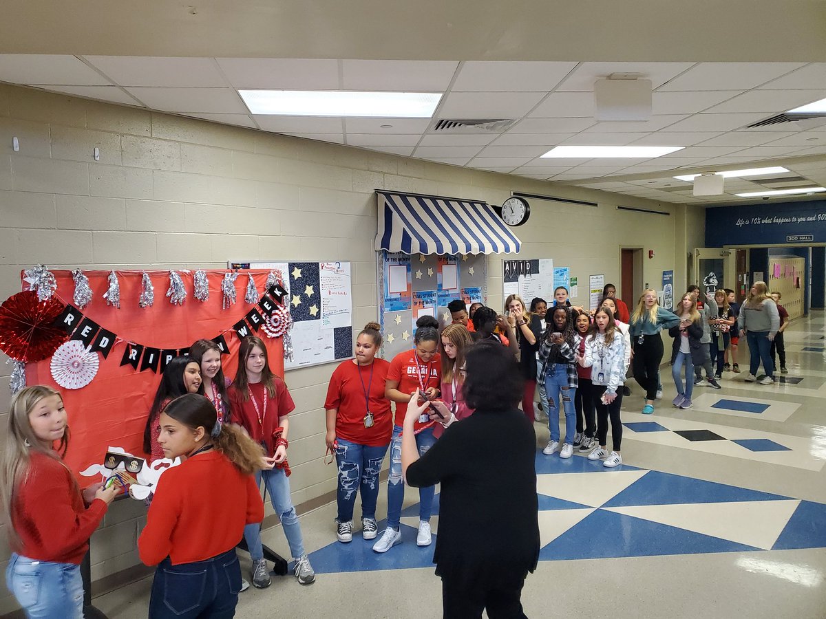 whit_farrell's tweet photo. @CSMS_Huskies kicking off #RedRibbonWeek with a fun photo booth at lunch today! ππ #CSMSRRW https://t.co/3WFYoHhqf3