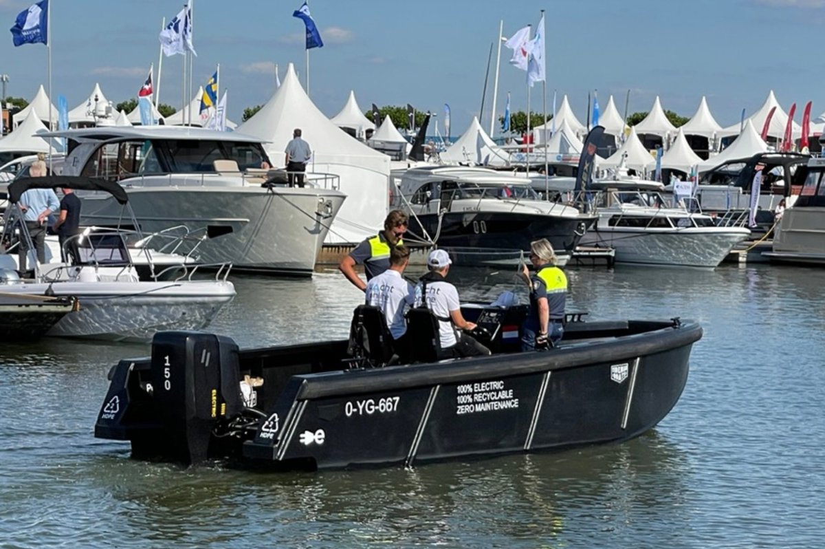 PoweredByEvoy's tweet photo. 🏆 6 x Electric Boats Powered by Evoy are nominated for the 2022 Gussies Electric Boat Awards to take the price as the World's Best Electric Boat.

Please vote if you want them to win 😍😉  https://t.co/DsLJ1xmdAT

@hydroliftboats @IguanaYachts https://t.co/bjxNdTlX6T