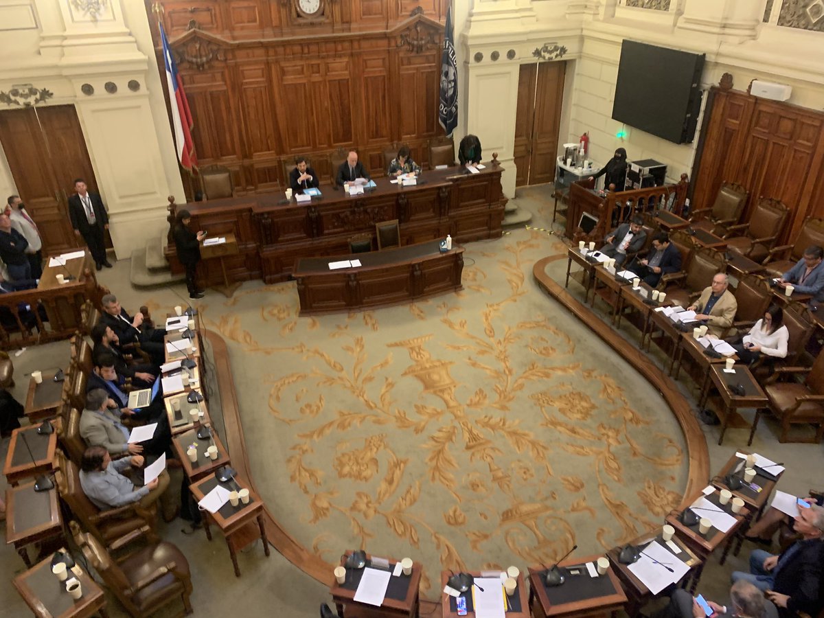 joseantoniokast's tweet photo. La mesa de negociaciones para una nueva Convención la preside la Ministra Uriarte, del gobierno derrotado en el plebiscito. 45 dias sin agenda de seguridad o económica, solo negociaciones constitucionales. https://t.co/dCF6r5g1xV