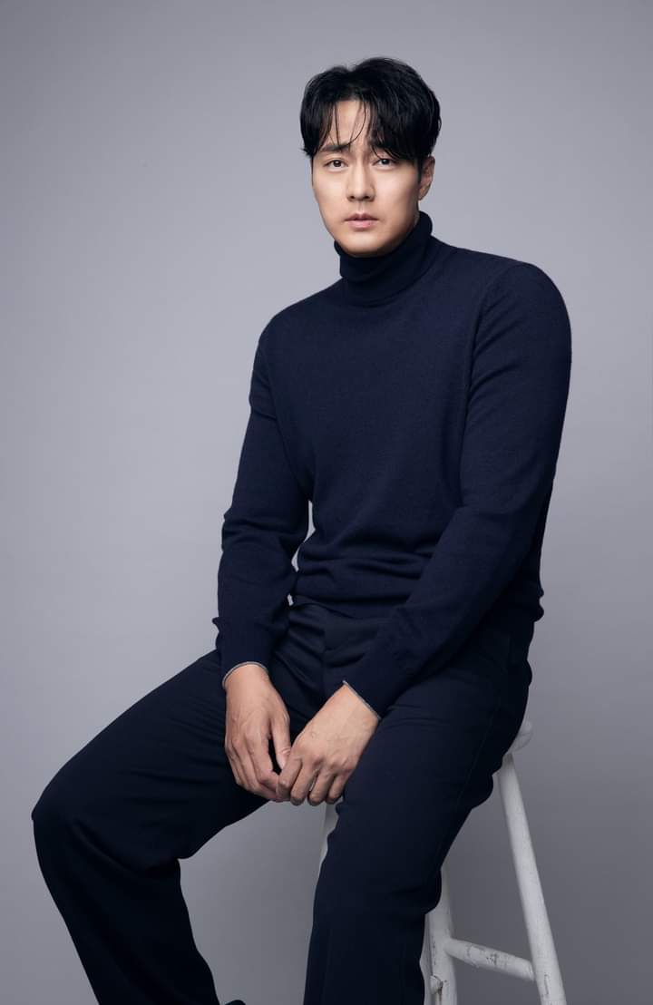 Hind255's tweet photo. [Update] 20102022 So Ji Sub  in the press promoting his movie "Confession " ( thanks to credit)
#소지섭 #SOJISUB
#영화 #자백 #제작보고회
#유민호 #10월26일 #개봉
#51K #51K스타그램 https://t.co/eErJtQouMh