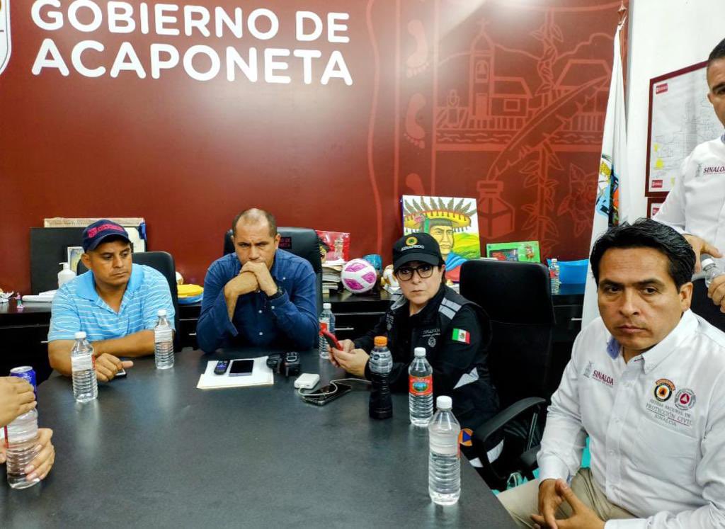 CNPC_MX's tweet photo. .@laualzua se encuentra en #Nayarit para coordinar en conjunto con el gobernador @MiguelANavarroQ, las acciones de auxilio y recuperación por el paso del #Huracán #Roslyn.

📌Llevó a cabo un recorrido en #Acaponeta para continuar con las acciones de apoyo a la población. https://t.co/faHiV4hJiX