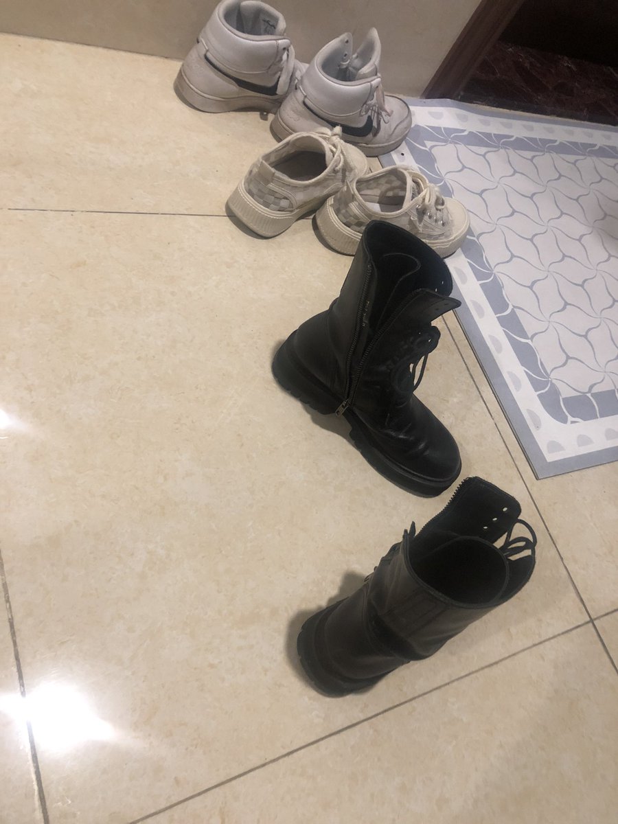 a69873321's tweet photo. 天冷了 小靴子慢慢出来了 味道很棒 
#扫楼 #打胶 #射鞋 https://t.co/dMbOpNgIUO